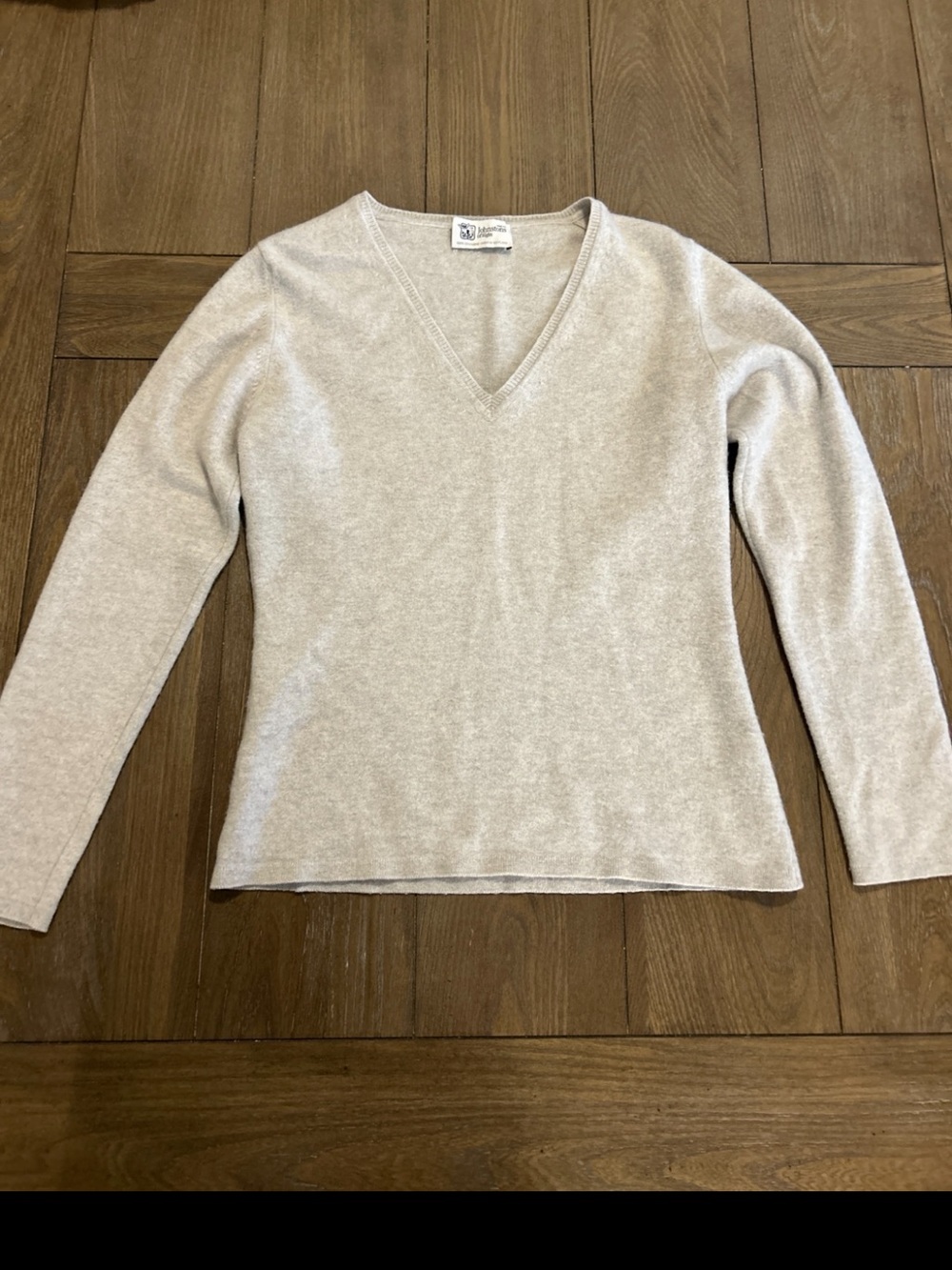 Johnstons of Elgin Light Beige V-Neck Cashmere Sweater